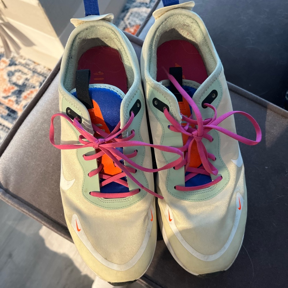 Nike Airmax Limited Edition Cream and Purple Athletic Shoes Lightweight Design